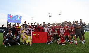 淘汰法国首进世少赛八强！U17女足赛后大合照，做出以下克上手势